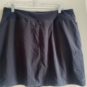 Orvis black skirt with built in short (yes it’s a skort;).  NWOT Lightweight XL